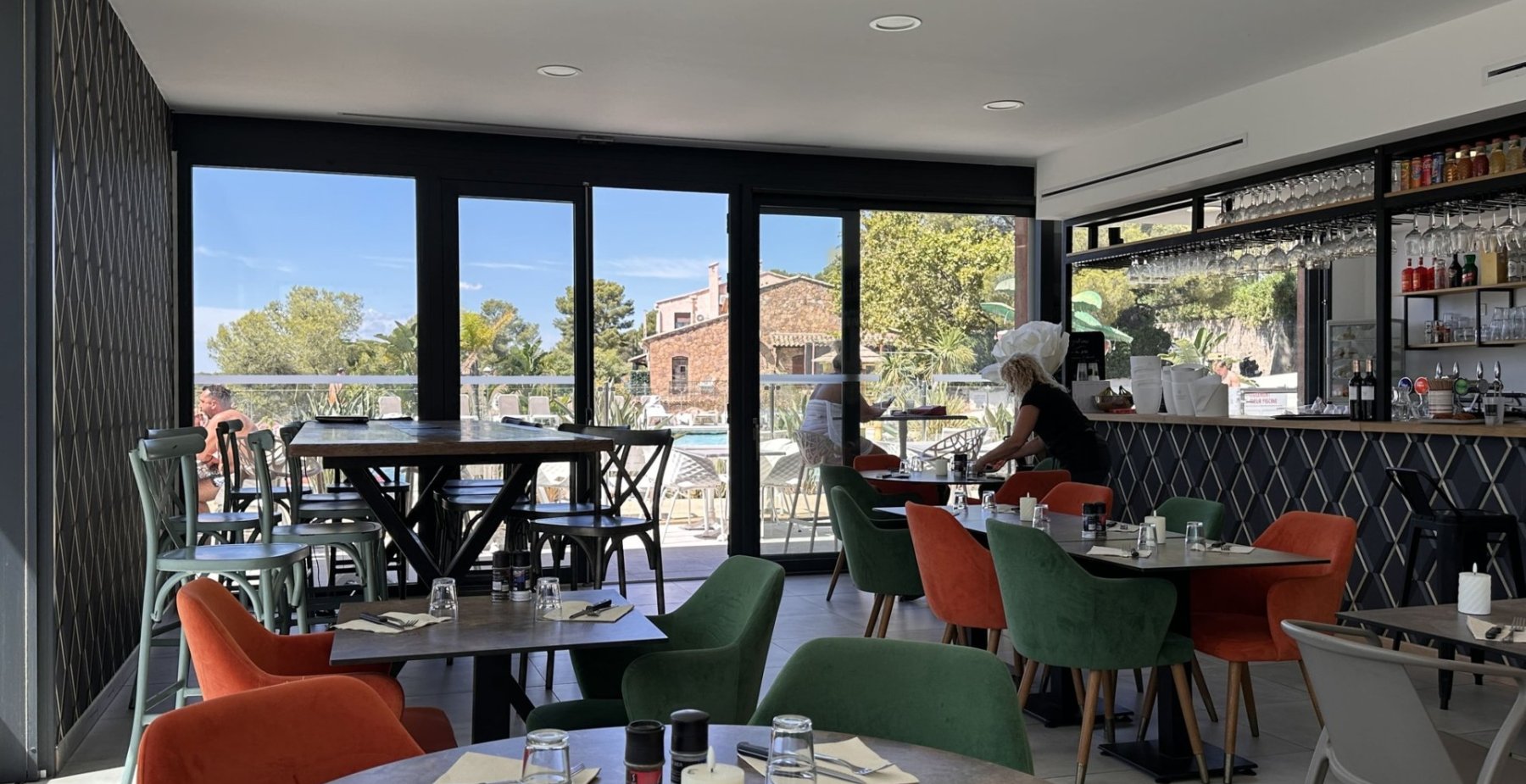 inte?rieur restaurant kub domaine ile d'or 2